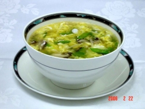 フーロー豆のふわふわ卵スープ