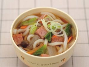 スパム入り煮込みうどん