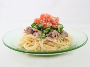 オクラとトマト、アグーの冷製パスタ