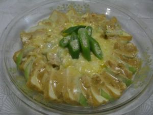 ナーベラーと揚げ豆腐の味噌マヨグラタン