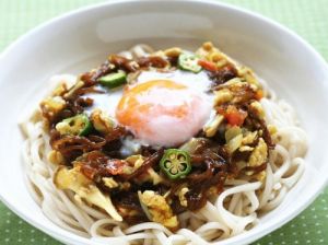 冷やしもずくカレー麺