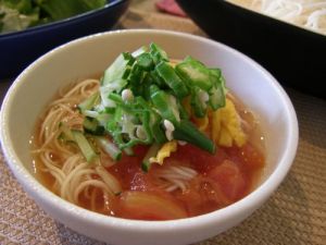 冷たいトマトスープでそうめんを～