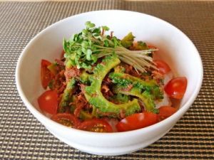 ゴーヤーとコンビーフの和風カレー風味丼♪