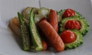 旬の野菜と辛口ソーセージのグリル