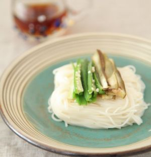 オクラと茄子の冷やし麺