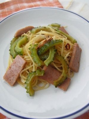 ゴーヤとスパムのスパゲティ