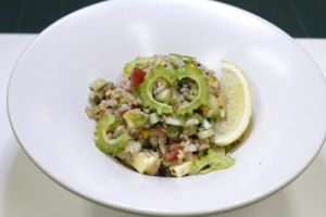 ゴーヤーと色々野菜のライスサラダ