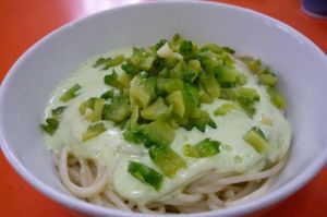 ゴーヤと豆腐のエメラルドクリームパスタ