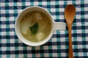 玉ねぎと島豆腐ボールのスープ