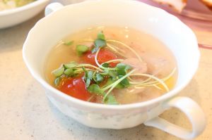 セーイカソーセージと野菜の塩麹スープ
