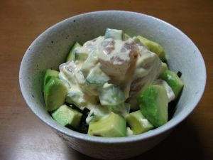 生マグロとアボガドのスパイシーマグロ丼