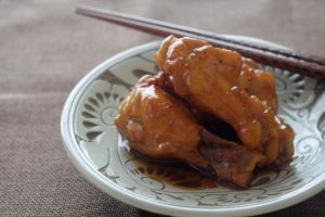 シークヮーサーでさっぱり 鶏肉のビール煮