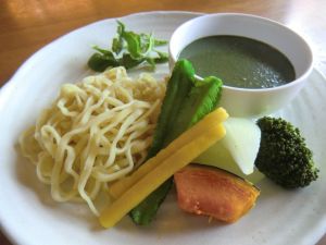 カンダバーつけ麺 温野菜とともに