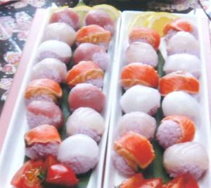 桜色のご飯の手まり寿司（4種）
