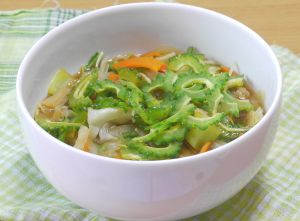 ゴーヤーと野菜のラーメン