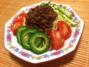 ゴーヤの肉味噌ジャージャー麺