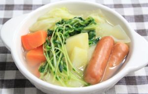 野菜たっぷり豆苗と塩こうじポトフ