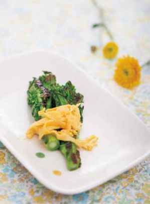 菜の花ごま油焼き錦糸卵のせ