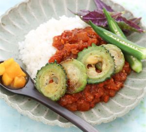 とうがんのキーマカレー〜島野菜添え