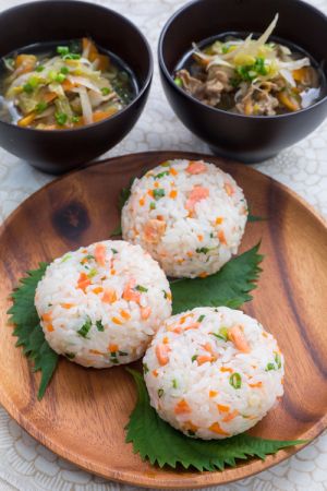 鮭とニンジンの炊き込みごはん