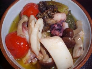 シャコガイとクブシミのアヒージョ 沖縄料理レシピなら おきレシ