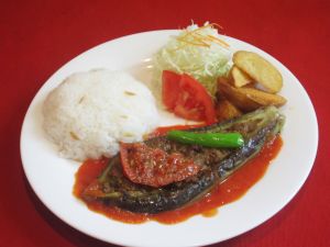 カルヌヤルク なすの肉詰めオーブン焼き