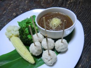 まぐろ団子のチーズカレーフォンデュ