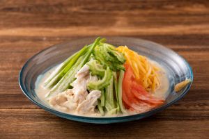 県産鶏と島野菜の豆乳冷やし中華