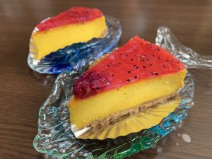 朱塗りのチンクヮーチーズケーキ