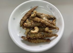 わかさぎとナッツの甘露煮(伊平屋)